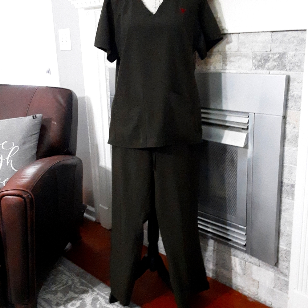 XLP OLIVE GREEN MED COUTOURE GOLD SCRUBS